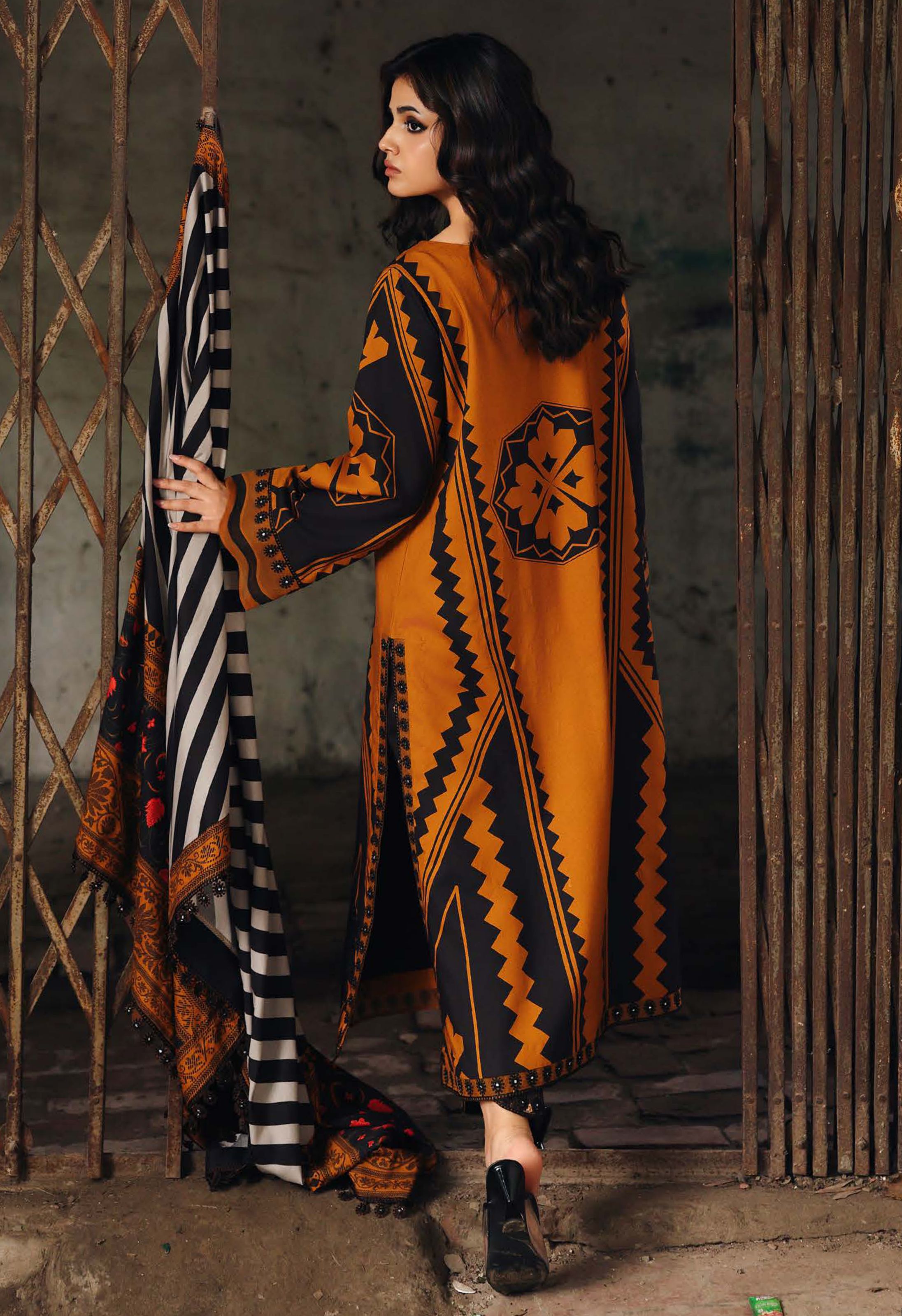 Mustard Black Geometric Printed Linen Suit Set - Charizma's Collection