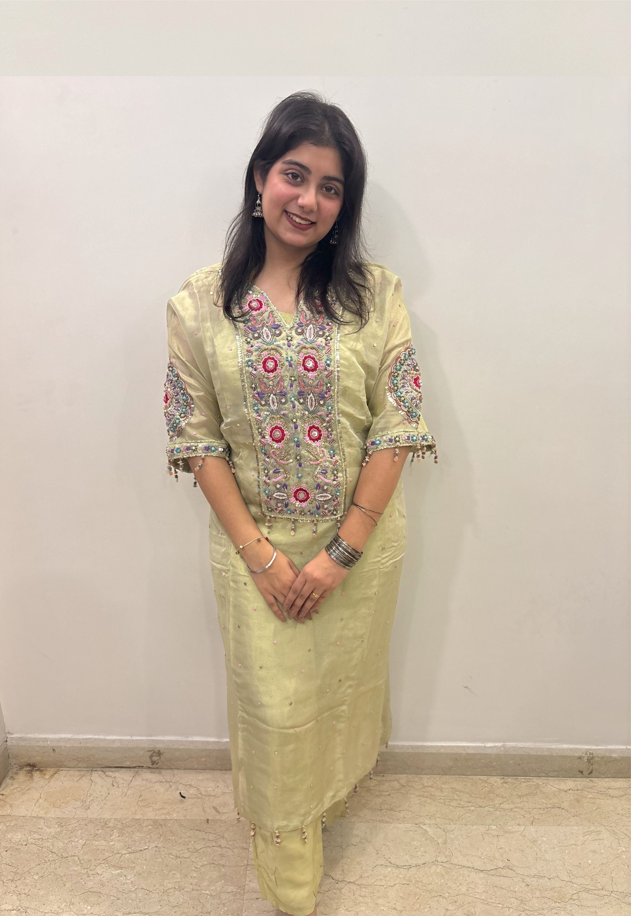 Elegant Tulfi Suit Set with Handcrafted Embroidery