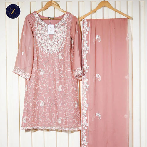 The Ultimate Guide to Styling Agha Noor Kurtis for Different Seasons
